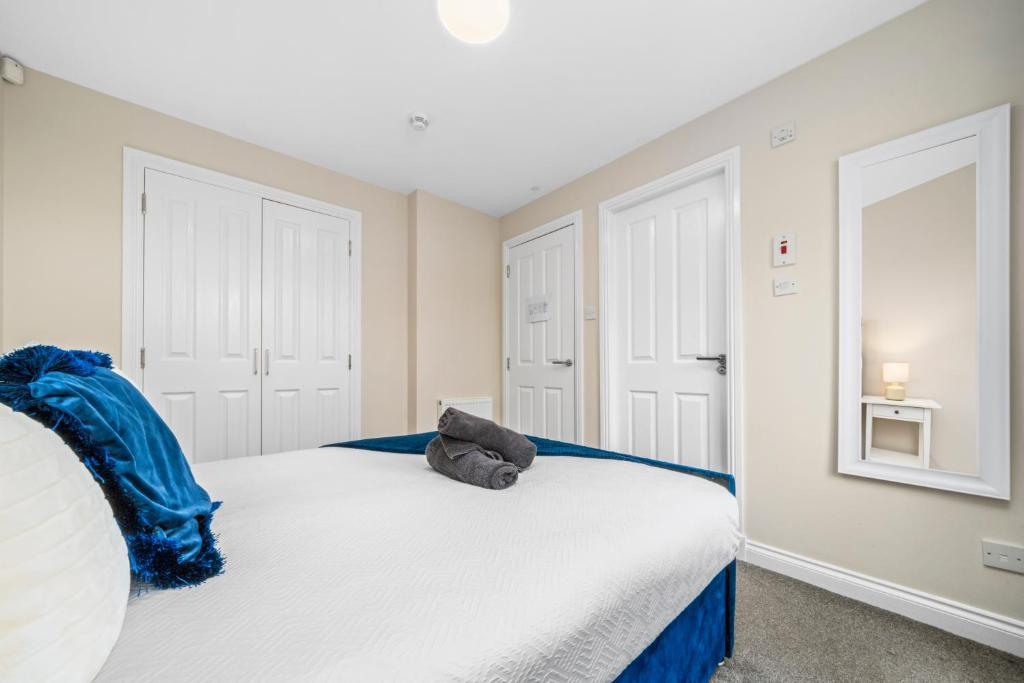 Modern 5 Bedroom Townhouse with Free Parking - 27