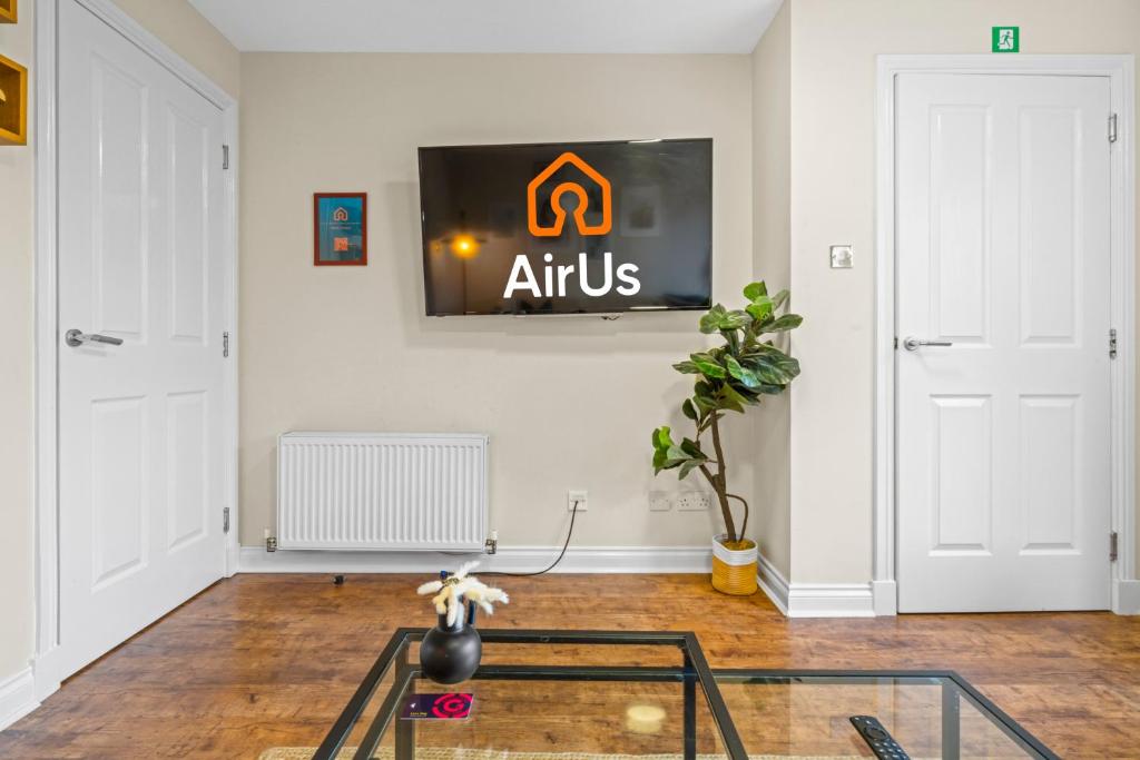 Modern 5 Bedroom Townhouse with Free Parking - 21