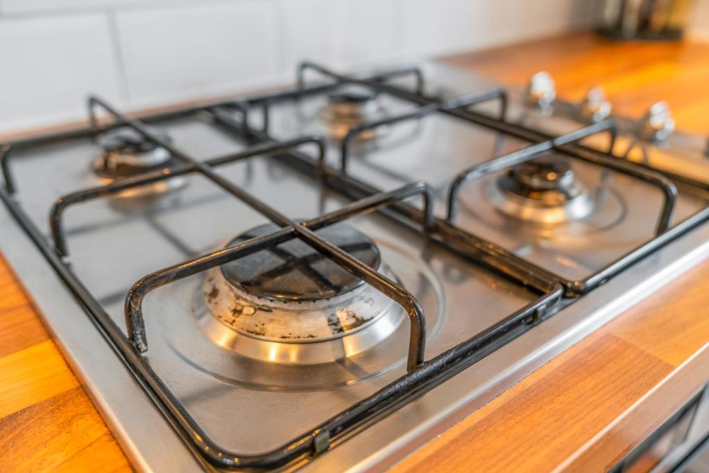 Modern 5 Bedroom Townhouse with Free Parking - 31