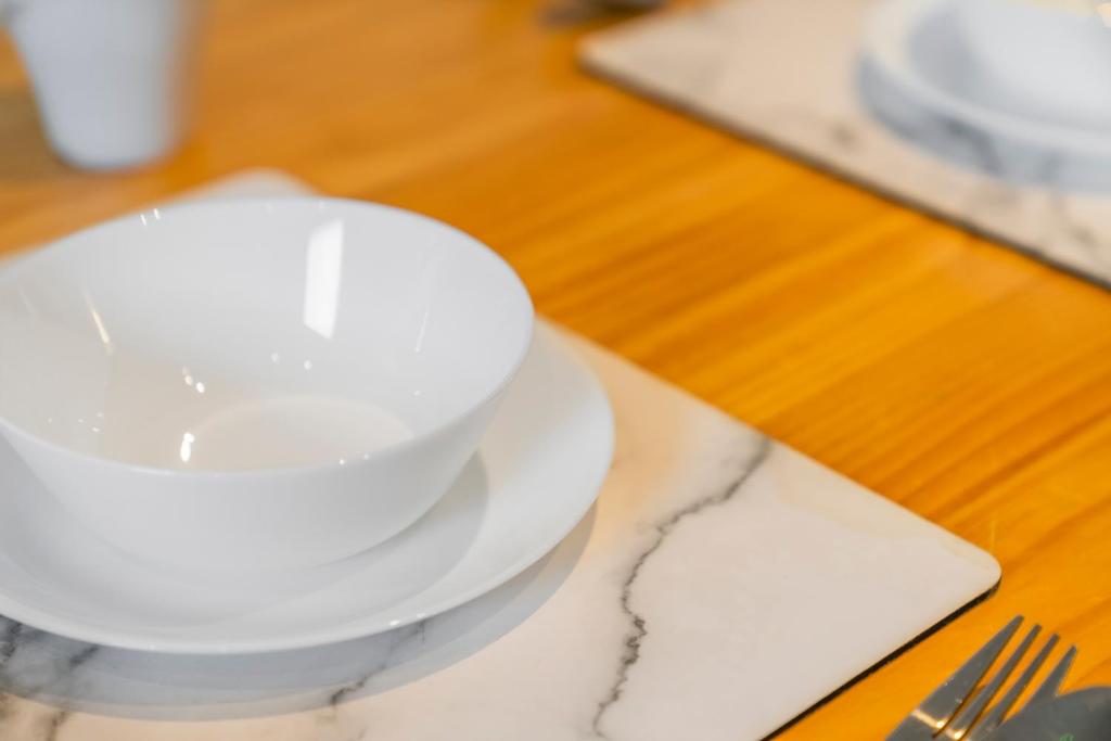 Modern 5 Bedroom Townhouse with Free Parking - 25