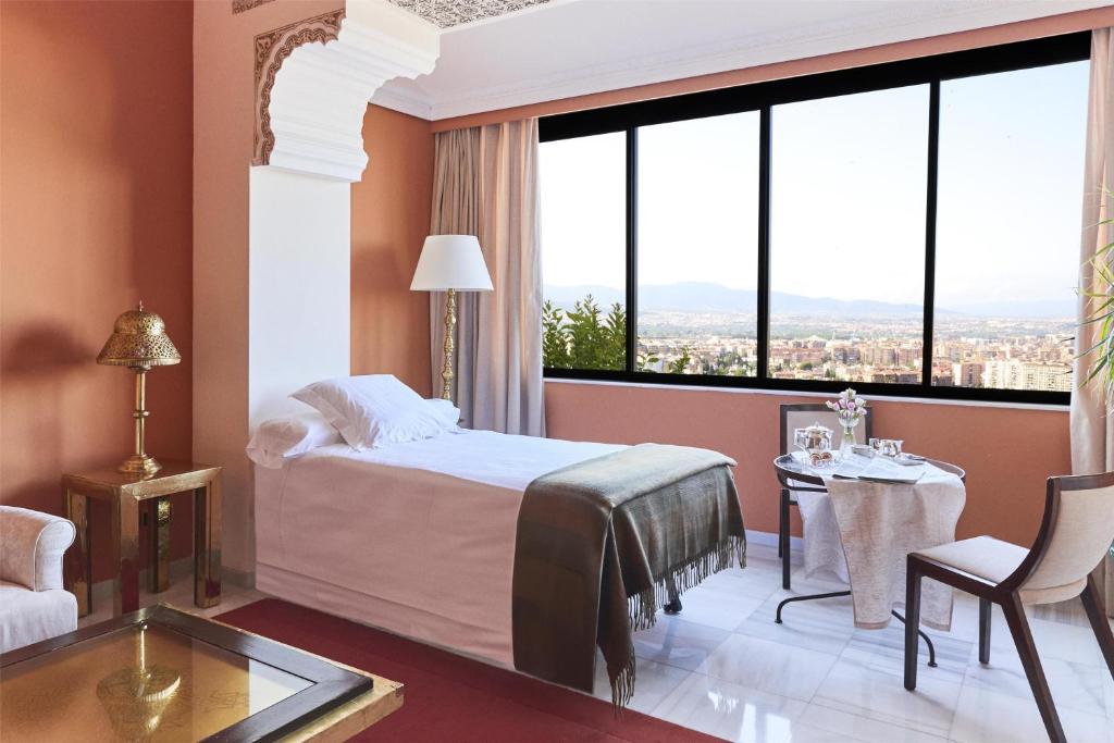 Alhambra Palace Hotel - 28