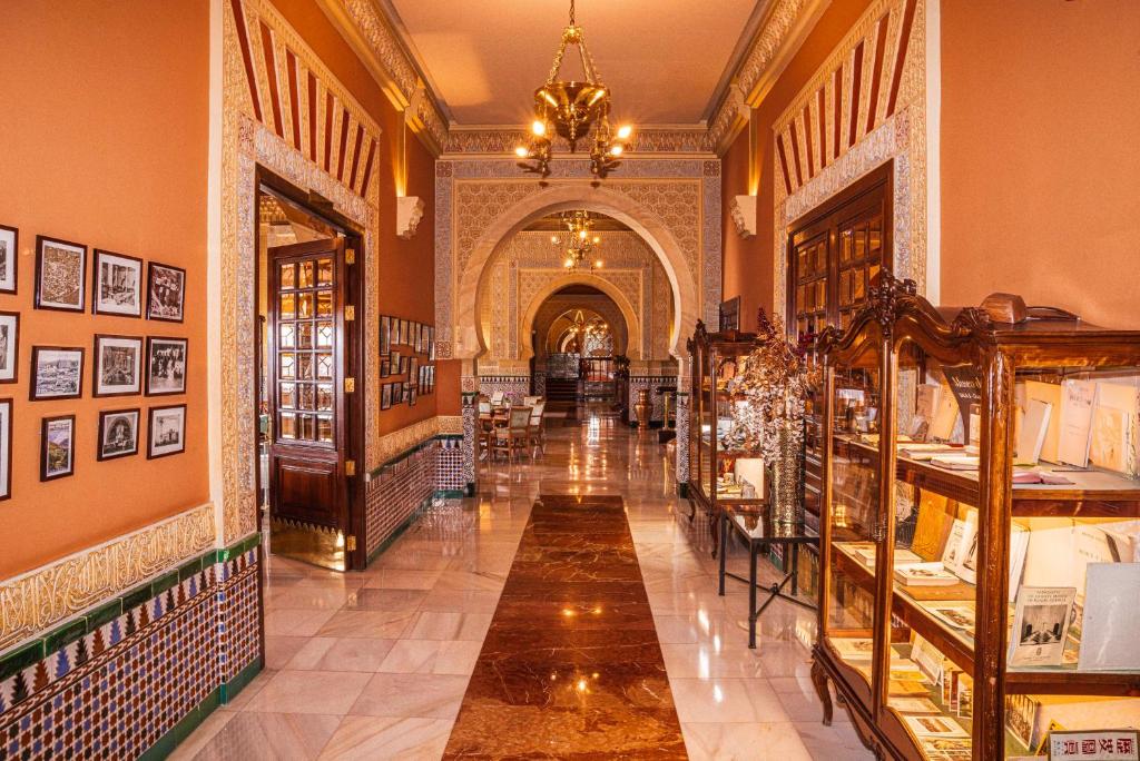 Alhambra Palace Hotel - 17