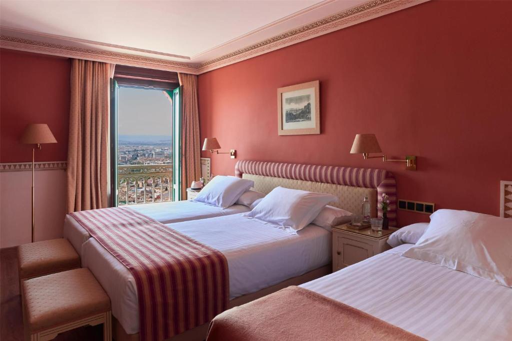 Alhambra Palace Hotel - 11