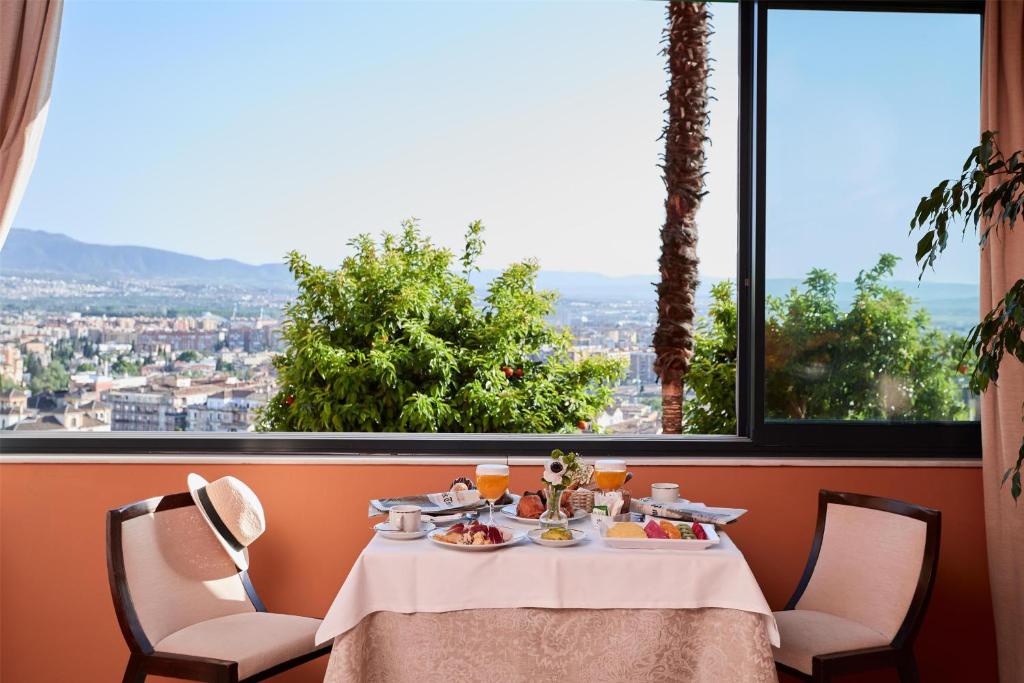 Alhambra Palace Hotel - 35