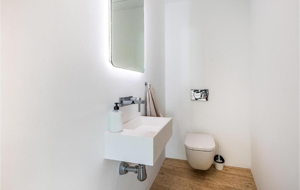 Stunning Home In Granada - 40