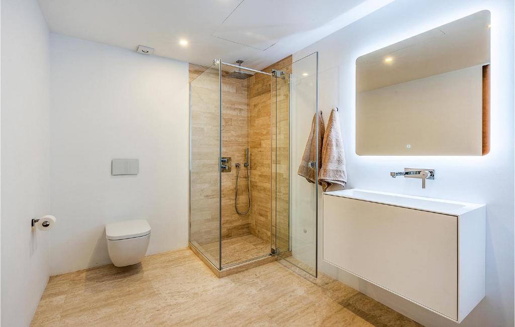 Stunning Home In Granada - 38