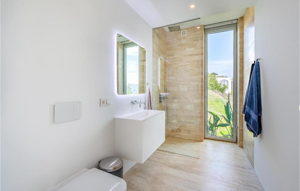 Stunning Home In Granada - 39