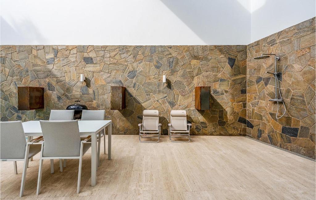 Stunning Home In Granada - 18