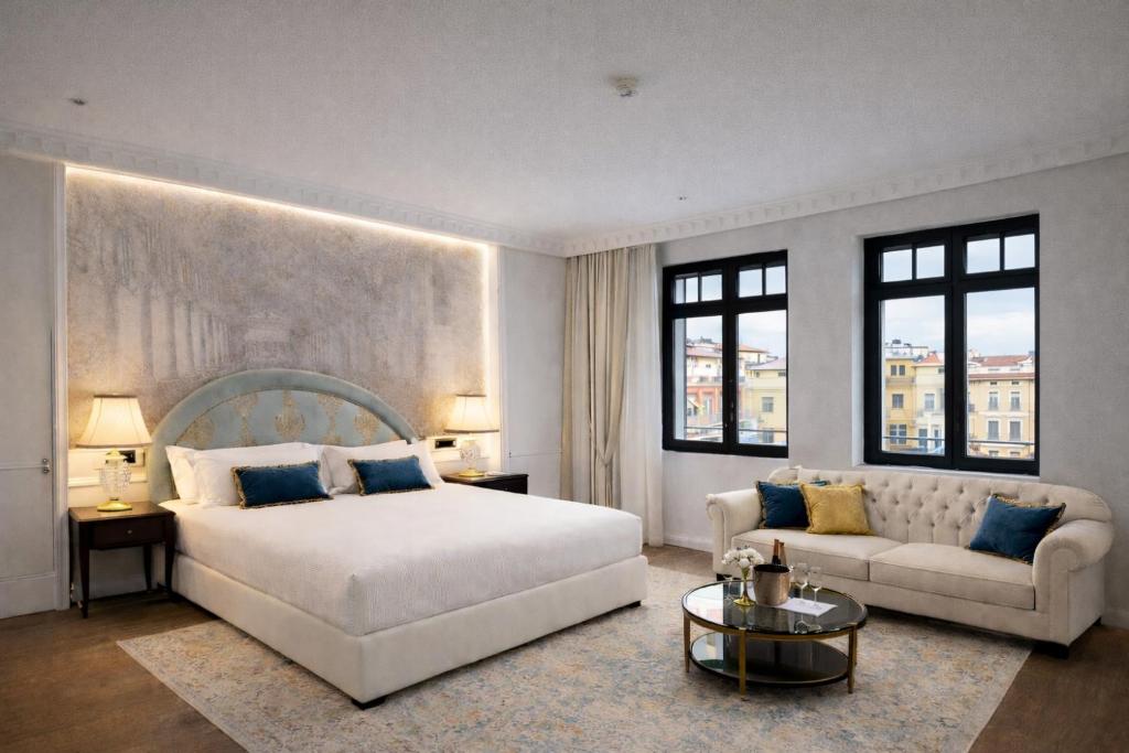 Gran Hotel Claridge Granada - 11