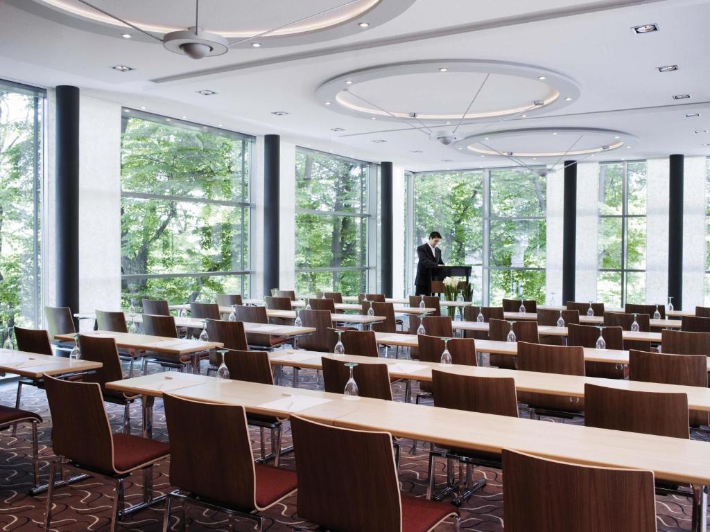 MÖVENPICK Hotel Hamburg City - 6