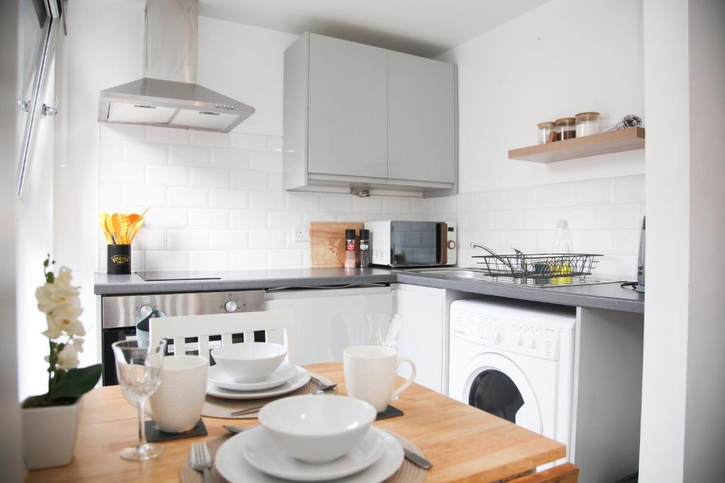 City Centre short & long stay apartment - 8