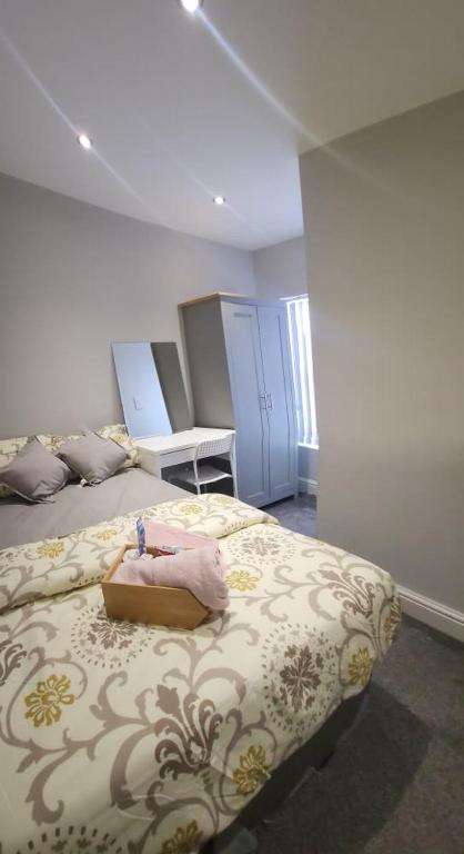 Lovely Double Bedroom - 12