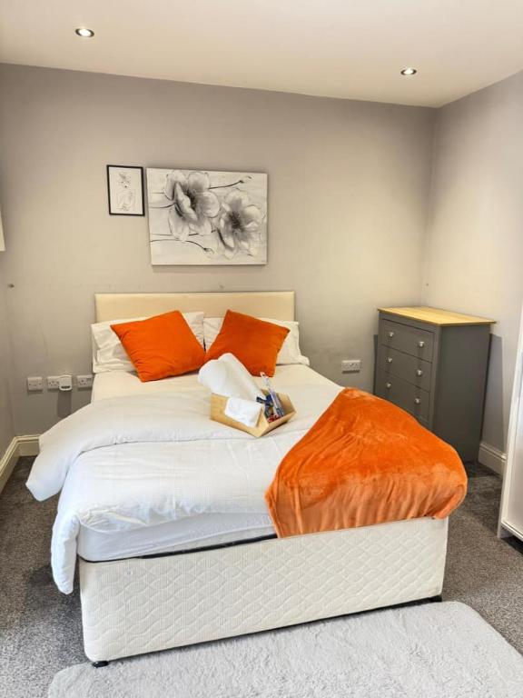 Lovely Double Bedroom - 2