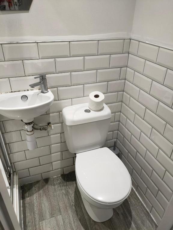 Lovely Double Bedroom - 27