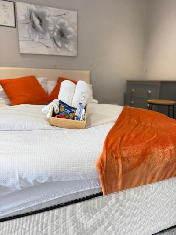 Lovely Double Bedroom - 16