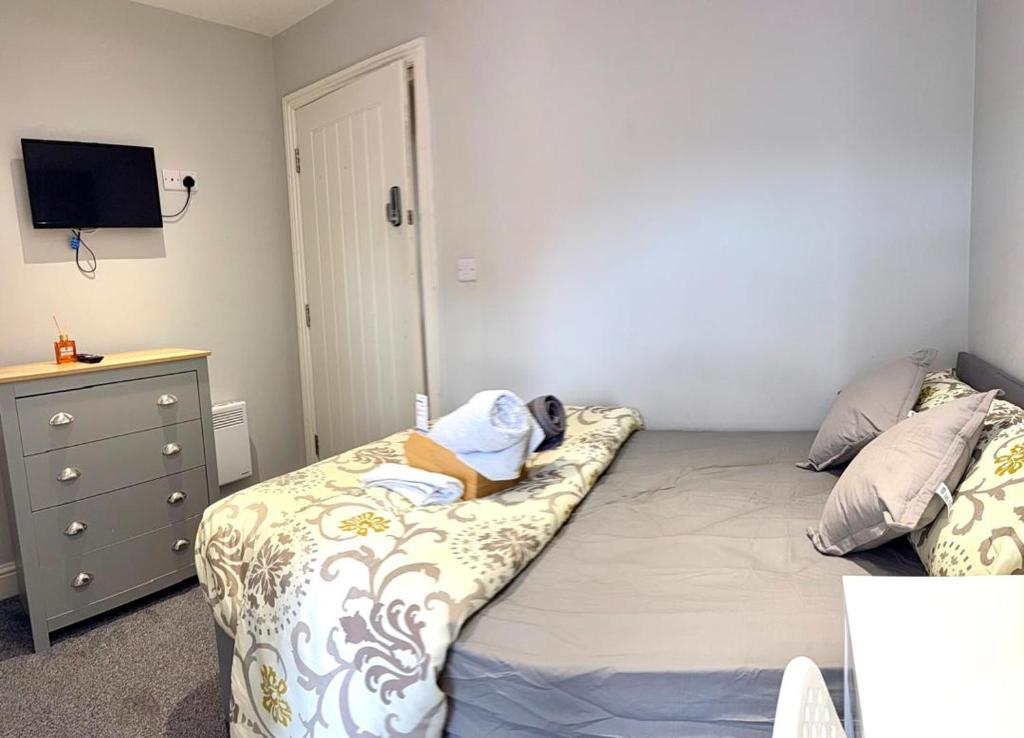 Lovely Double Bedroom - 13