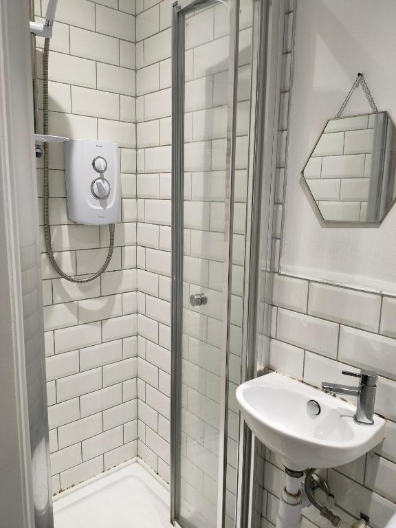 Lovely Double Bedroom - 23