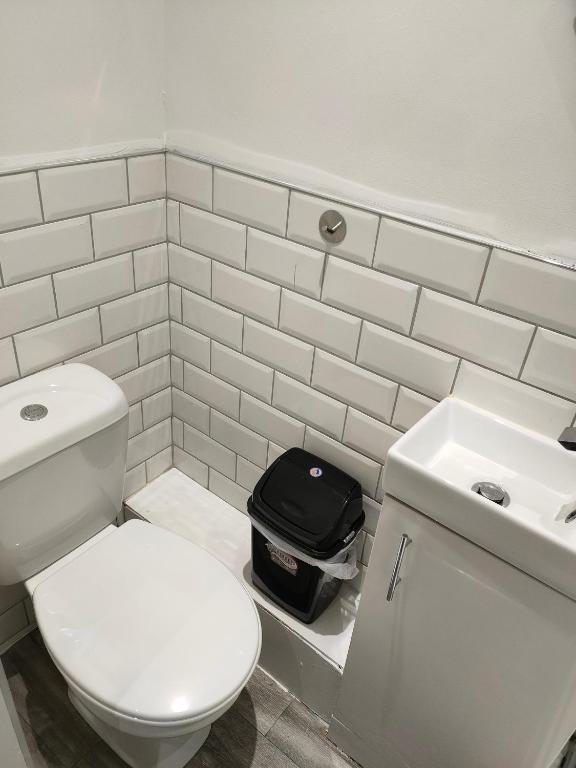 Lovely Double Bedroom - 24