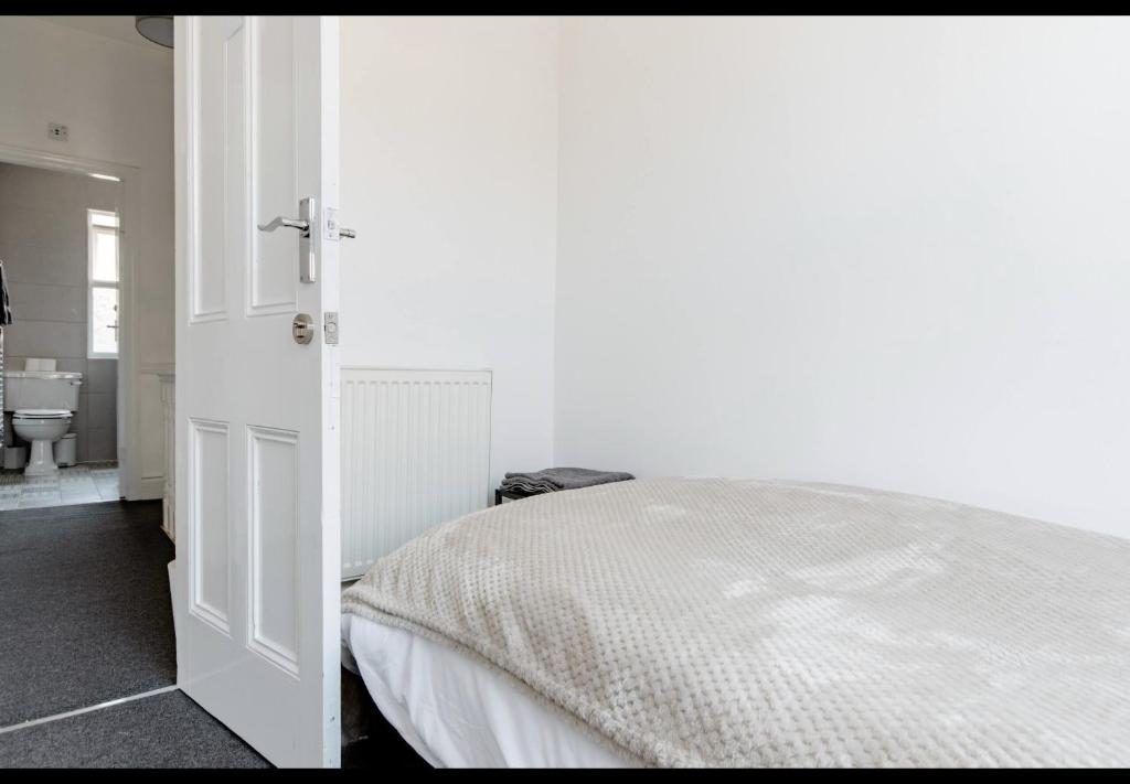 Devondale Road, Allerton - 26