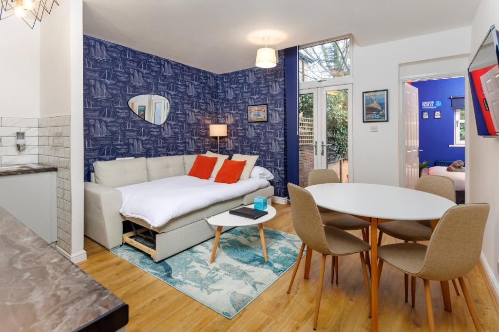 FLATZY - Iconic Beatles and Liverpool Culture Home - 22