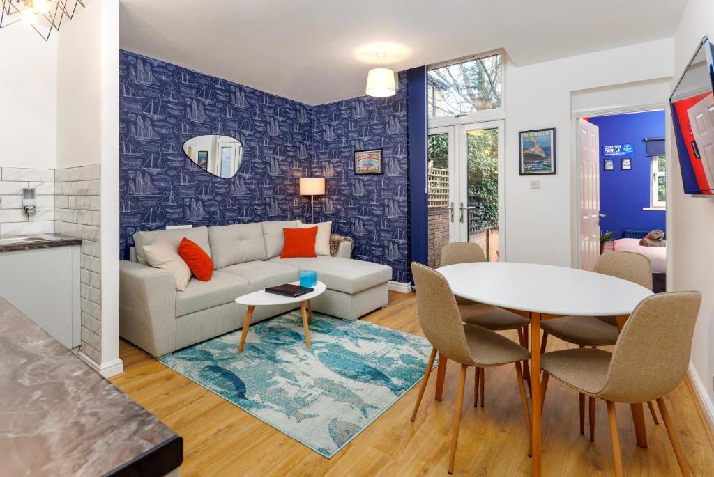 FLATZY - Iconic Beatles and Liverpool Culture Home - 21