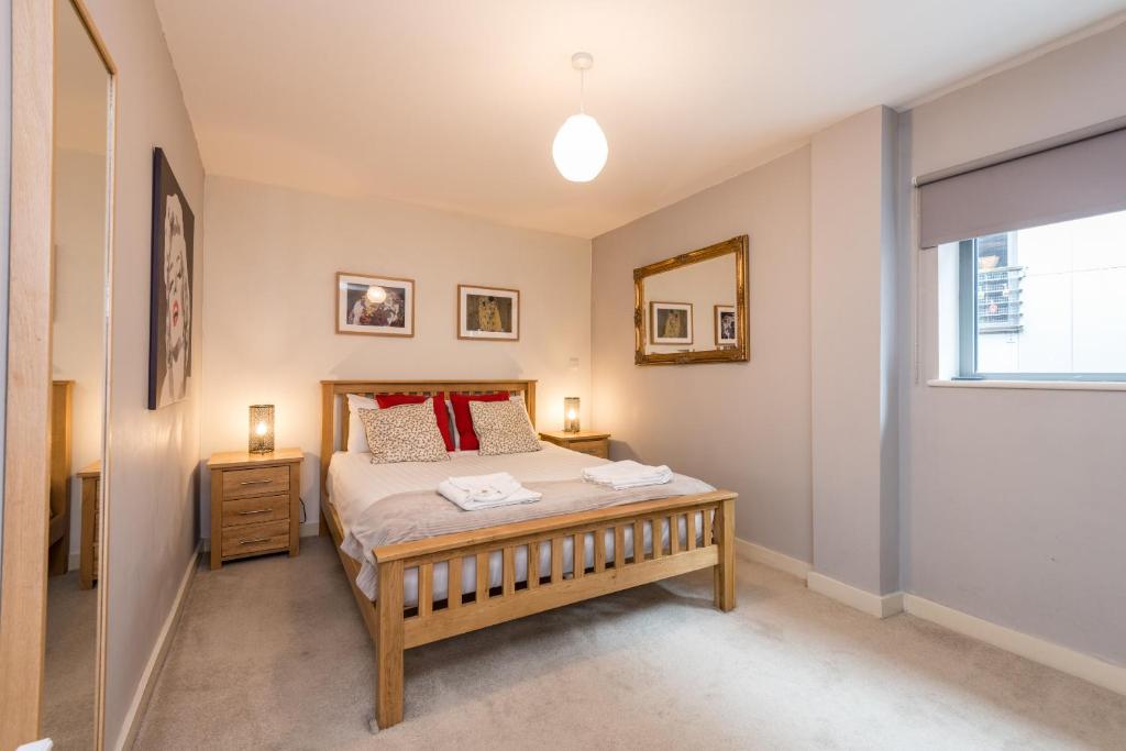 Host & Stay - York Place Apt - 9