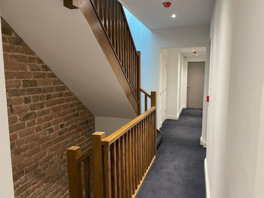 The Royal Crest - 11