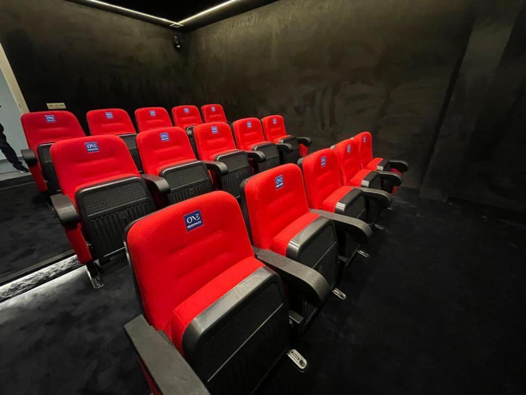 High end large ground floor with luxury private pool and sea views - 18