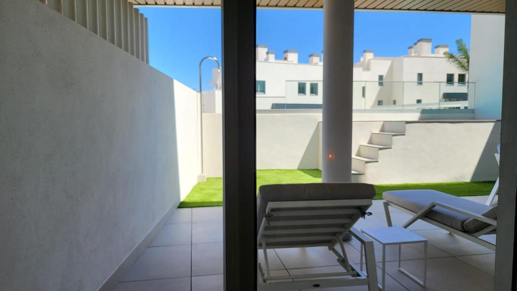 High end large ground floor with luxury private pool and sea views - 43