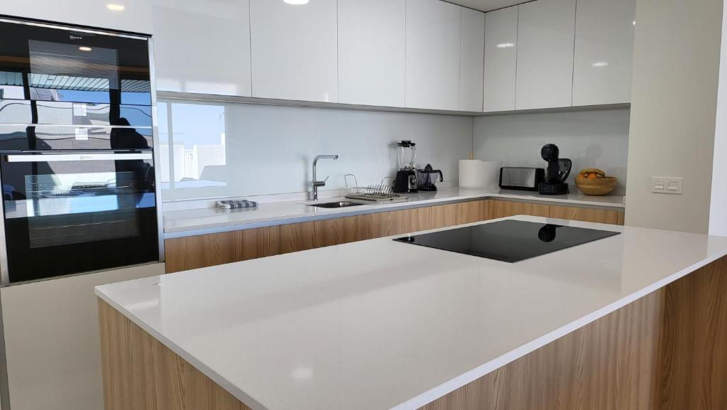 High end large ground floor with luxury private pool and sea views - 33