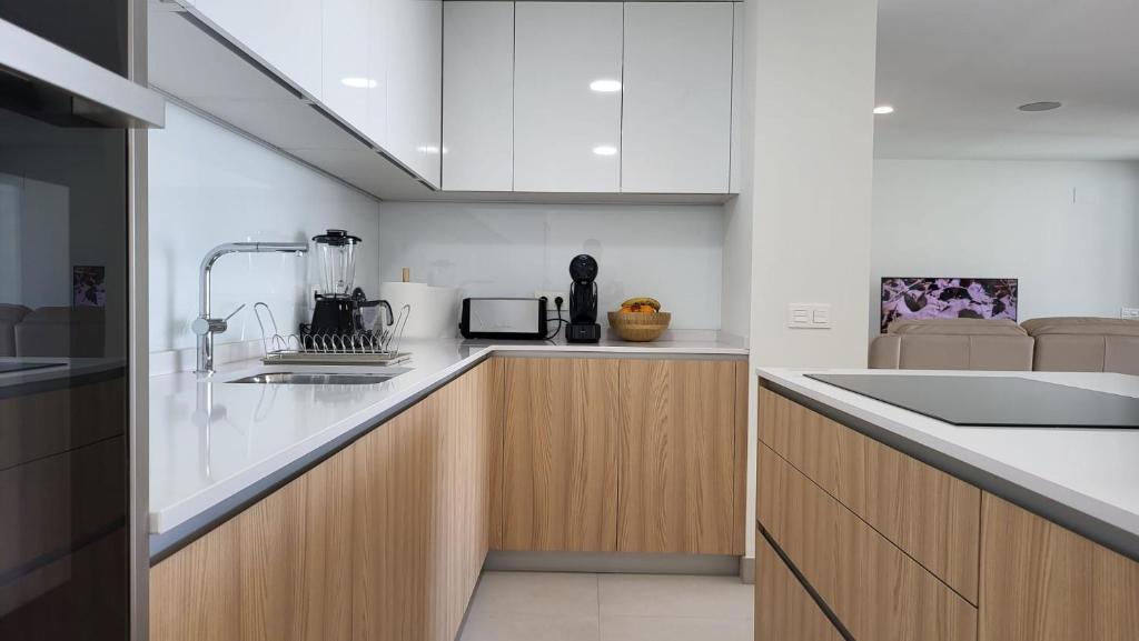 High end large ground floor with luxury private pool and sea views - 1