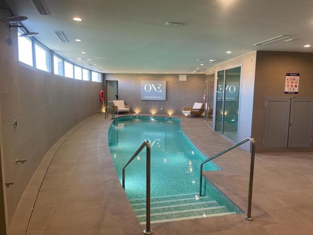 High end large ground floor with luxury private pool and sea views - 24