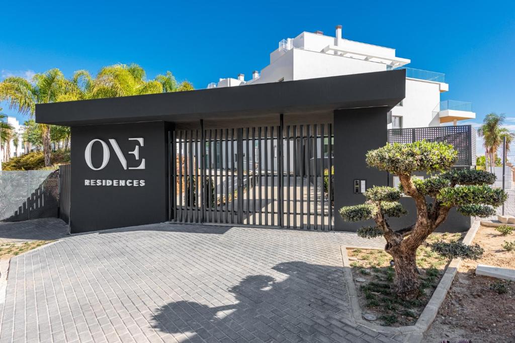 High end large ground floor with luxury private pool and sea views - 21