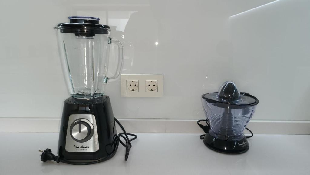 High end large ground floor with luxury private pool and sea views - 26