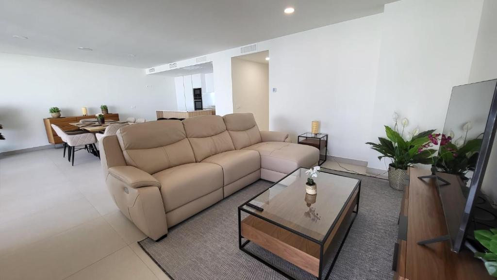 High end large ground floor with luxury private pool and sea views - 31