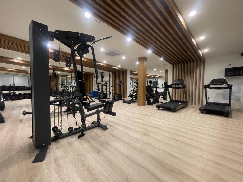 High end large ground floor with luxury private pool and sea views - 16