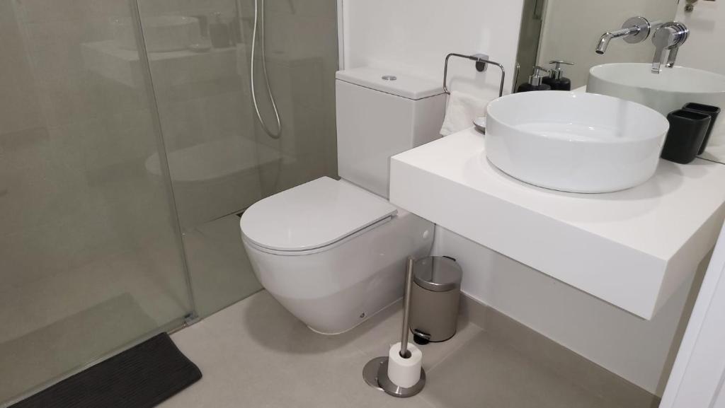 High end large ground floor with luxury private pool and sea views - 30