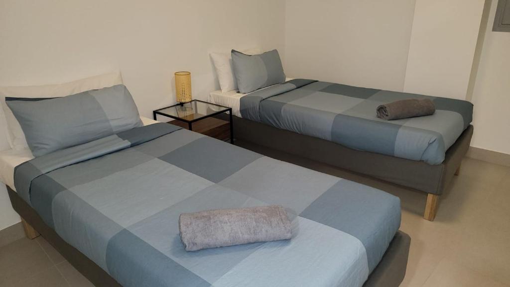 High end large ground floor with luxury private pool and sea views - 8