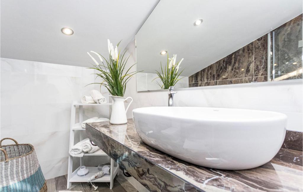 Beautiful Home In Malaga With Wifi - 42