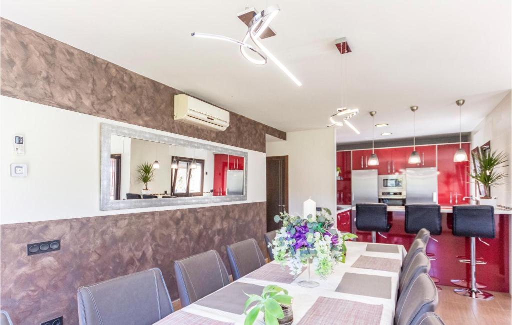 Beautiful Home In Malaga With Wifi - 4