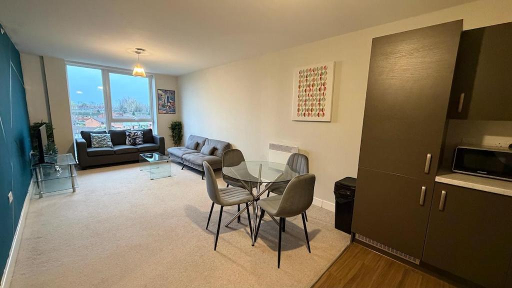 Luxury 5 Bed Apartment Manchester City Centre - 15