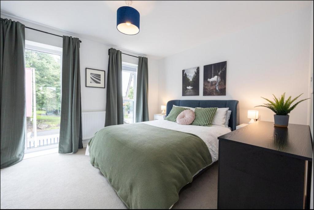 Elegance Retreat - 2 Bed Holiday Home with Parking - 21