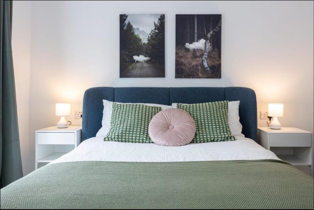 Elegance Retreat - 2 Bed Holiday Home with Parking - 3