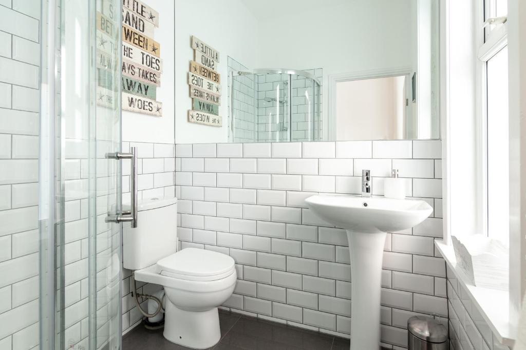 Park House - Large 3 Bedroom Victorian House, 10 Mins from Manchester - 12