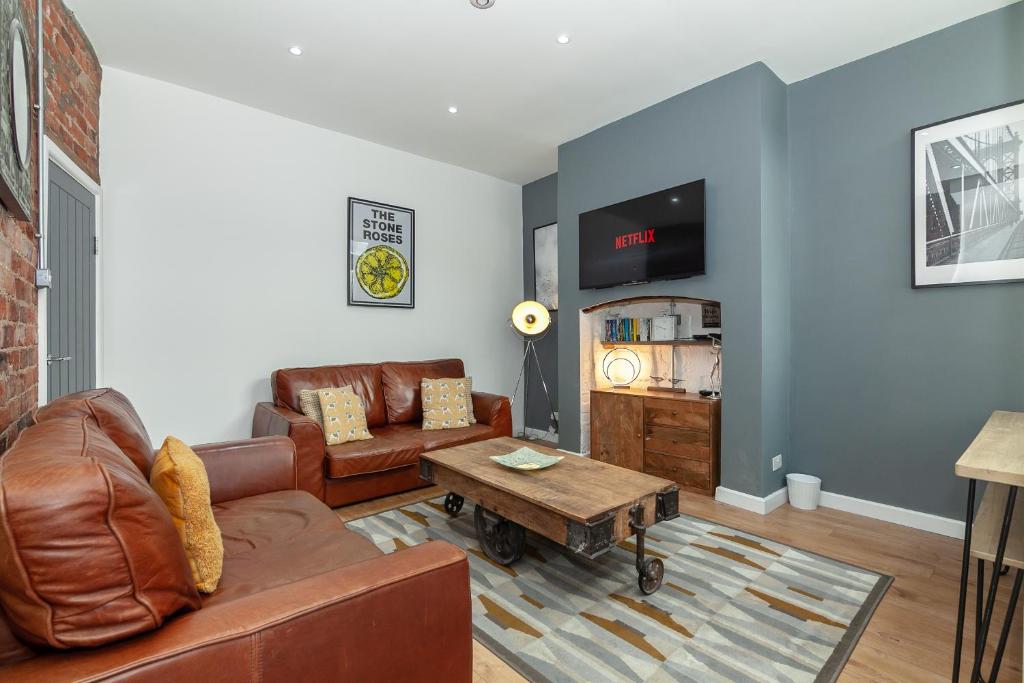 Park House - Large 3 Bedroom Victorian House, 10 Mins from Manchester - 14