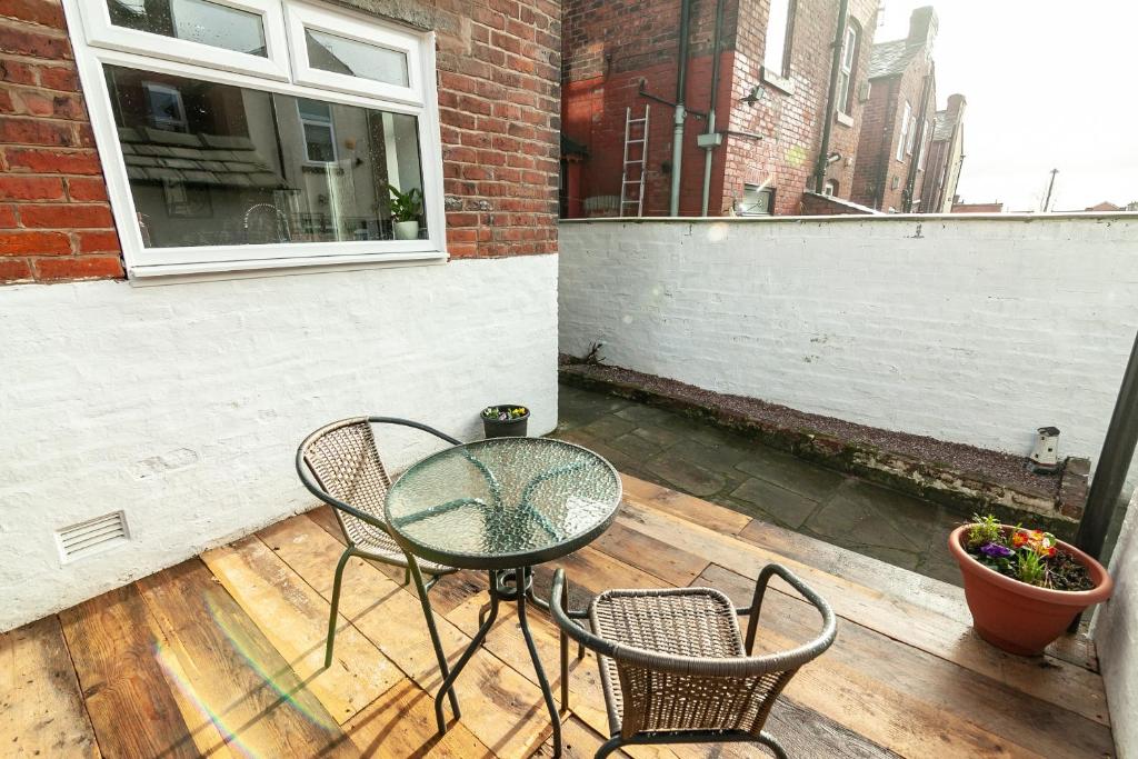 Park House - Large 3 Bedroom Victorian House, 10 Mins from Manchester - 21