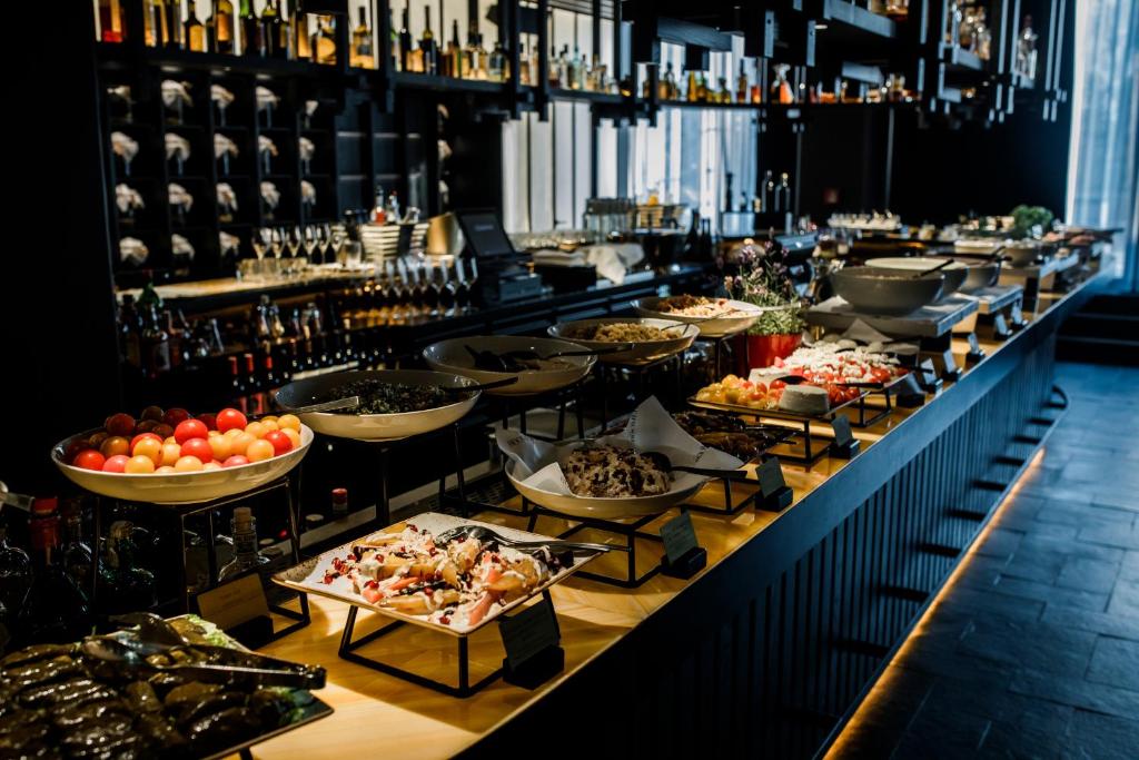 Roomers Munich, Autograph Collection - 7