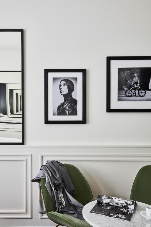 Roomers Munich, Autograph Collection - 29