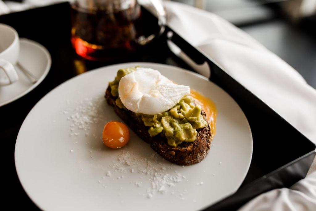 Roomers Munich, Autograph Collection - 6