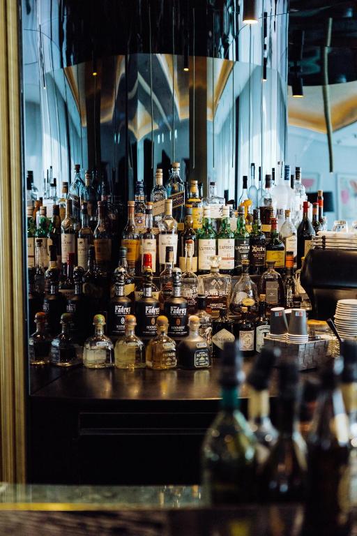 Roomers Munich, Autograph Collection - 20